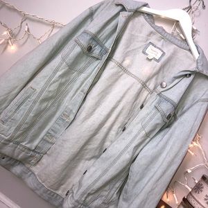 Oversized denim jacket, trendy
